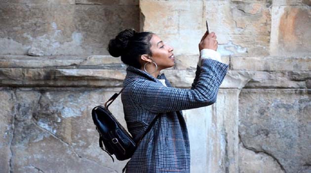 Click photos while travelling