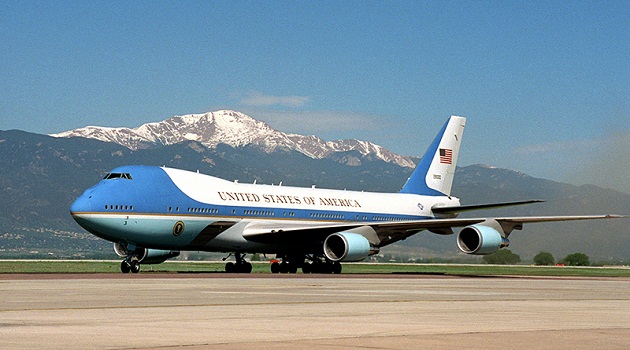 Air_Force_One_on_the_ground
