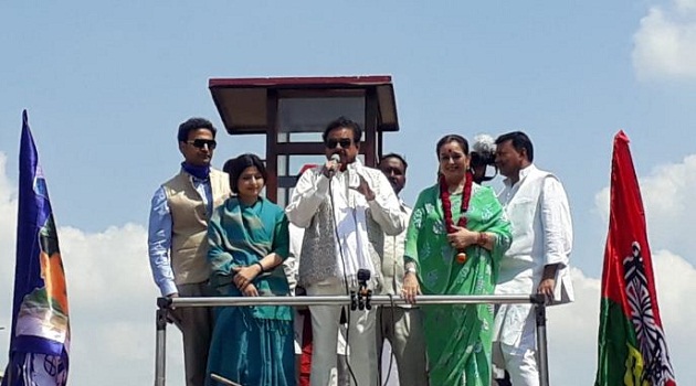 Shatrughan Sinha campaigning for his wife in Lucknow