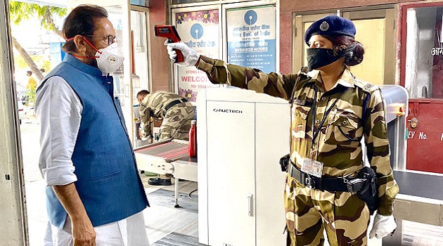 Union Minister for Minority Affairs Mukhtar Abbas Naqvi during security person conducting Thermal Screening at entry gate of his office in New Delhi on April 17, 2020.